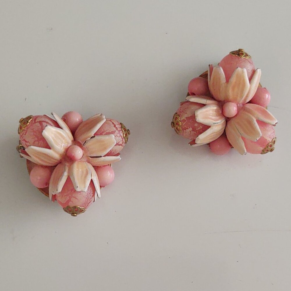 ART DECO VICTORIAN PINK FLORAL CLUSTER  BEADED CLIP ON EARRINGS